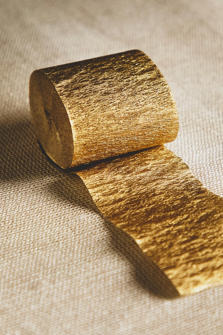 Золотая лента для рождественских подарков из крепированной бумаги