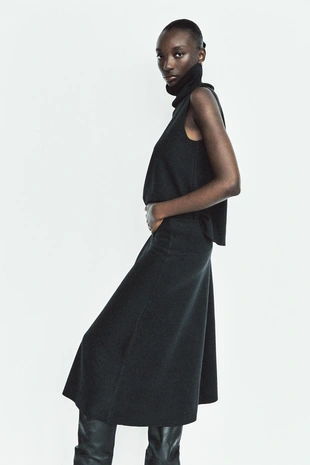 Топ из мягкой ткани с высоким воротником- Заказать в России