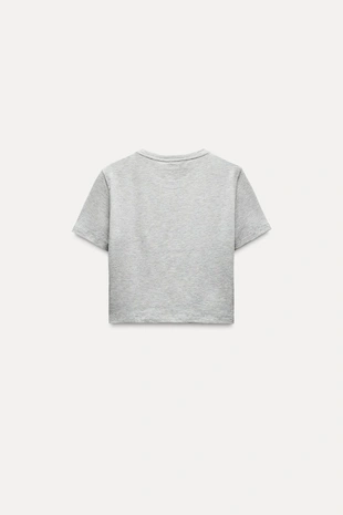 Укороченная футболка из эластичной ткани