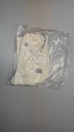Bershka Футболка с длинными рукавами и V-образным вырезом Off white | 7543/205/251