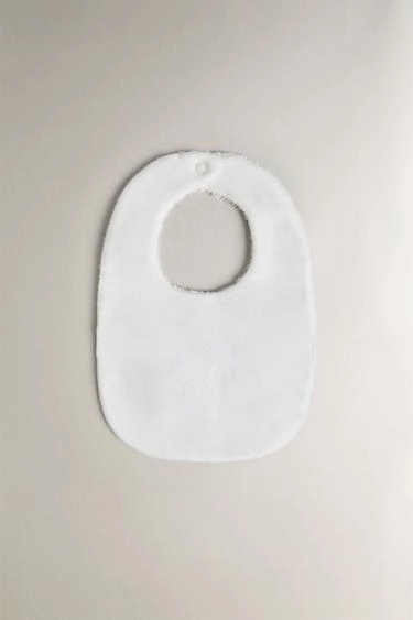 Слюнявчик с принтом буквы