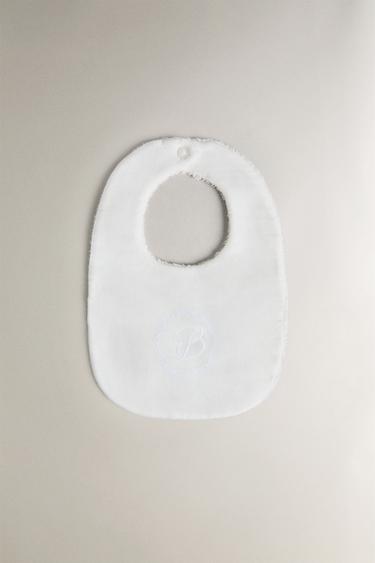 Zara Слюнявчик с буквой для малышей