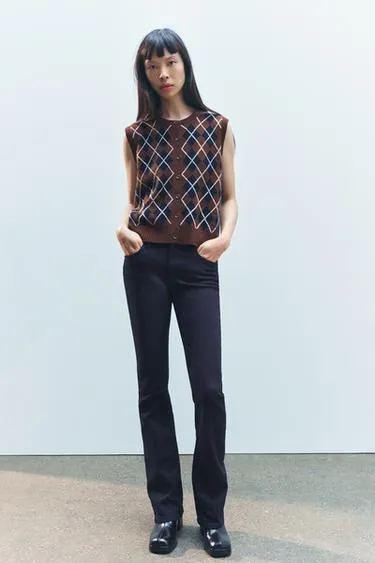Джинсы с узкой посадкой и расклешенными брючинами коллекции ZARA