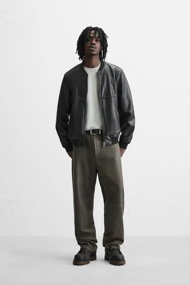 Бомбер из кожзама