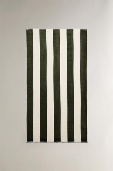 Zara Пляжное полотенце из махрового велюра купить с доставкой.