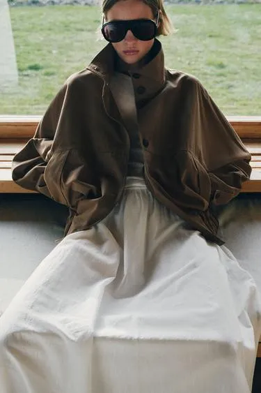 Куртка с высоким воротником и эластичным низом- Заказать в России