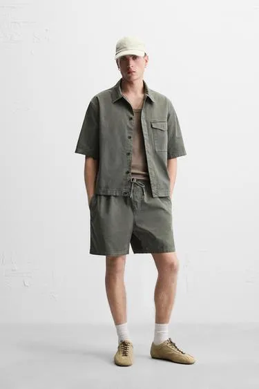 Шорты RELAXED FIT из ткани с эффектом потертости