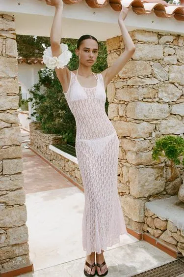 Длинное кружевное платье