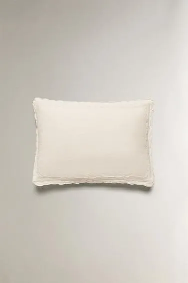 CHILDREN'S CUSHION COVER WITH SCALLOPED EDGE