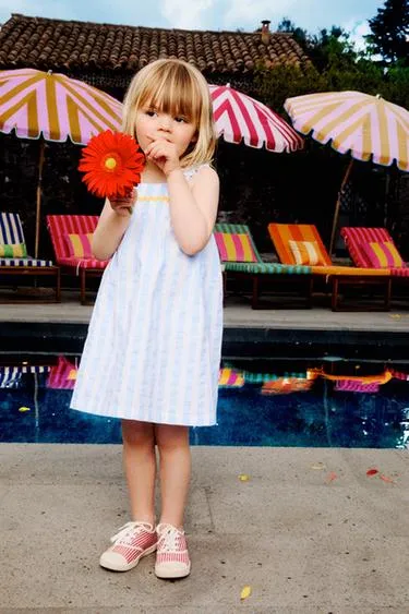 Платье в полоску с волнистой деталью CASA LAWA © X ZARA KIDS