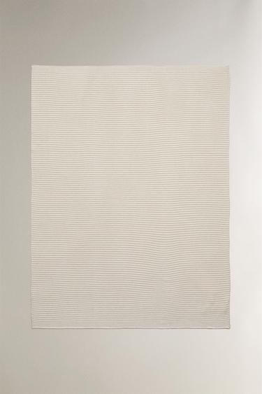 Zara CHILDREN'S STRIPED BLANKET