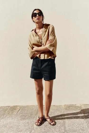 Ширкая рубашка с короткими рукавами