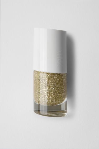 NAIL POLISH