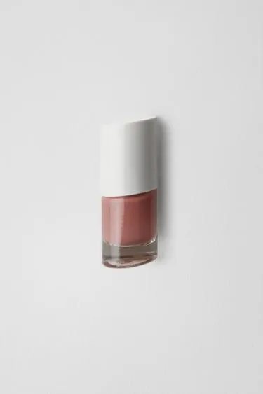 NAIL POLISH
