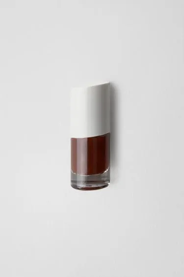 NAIL POLISH