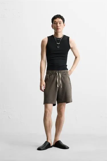Шорты RELAXED FIT из ткани с эффектом потертости