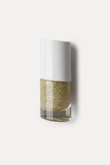NAIL POLISH