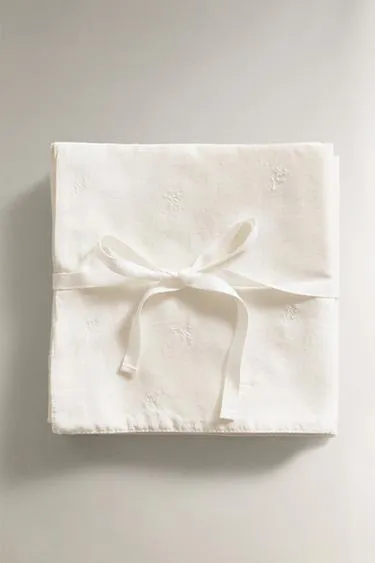 PACK OF EMBROIDERED MUSLIN CLOTHS (PACK OF 2)