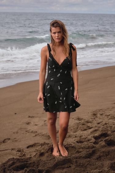 Zara Короткое платье с вышивкой в виде цветов