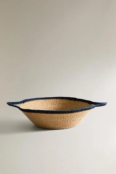 Корзина из морской травы с ручками