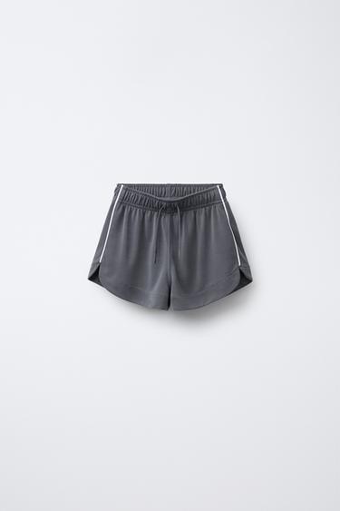 Zara Бермуды с отделкой