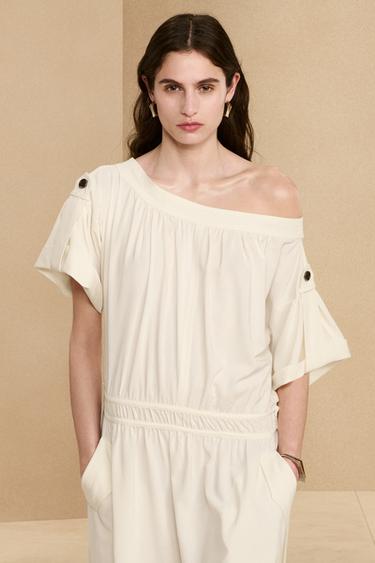 Серьги-кольца с металлическим контрастным рельефным аппликатором zara