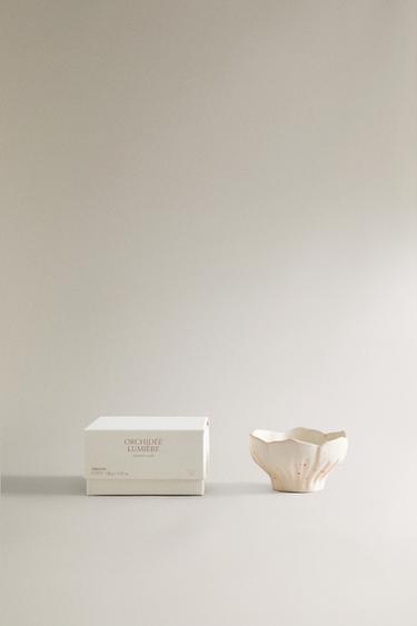 Zara Подсвечник со свечой ORCHIDéE LUMIèRE (120 г) купить с доставкой.