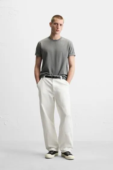Джинсы с потертостями и карманами для плотника ZARA