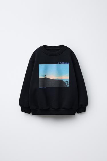 Zara Толстовка с принтом «город ла-корунья» купить с доставкой.