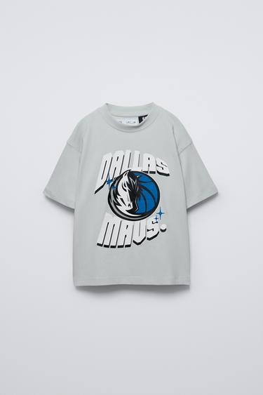 Zara Лонгслив с принтом NBA ©DAHLES MAVERICKS купить с доставкой.