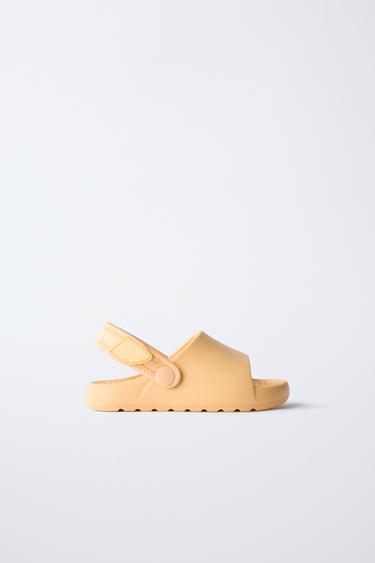 Zara Резиновые шлепанцы купить с доставкой.