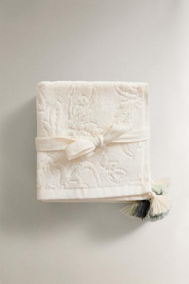 Zara Набор ручных полотенец с кисточками (набор из 3 штук)