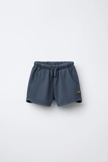 STRAIGHT FIT GARMENT-DYED PLUSH BERMUDA SHORTS WITH LABEL