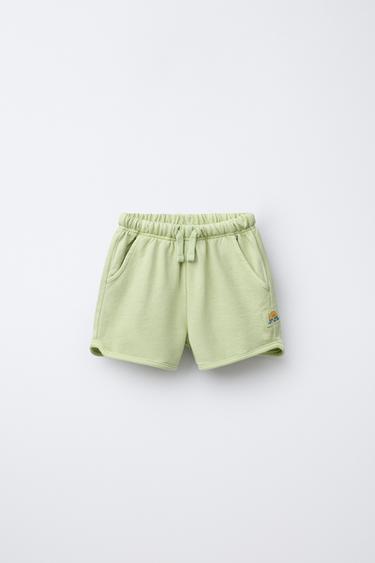 Zara STRAIGHT FIT GARMENT-DYED PLUSH BERMUDA SHORTS WITH LABEL купить с доставкой.