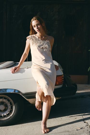 Zara Платье асимметричного кроя с отделкой крючком — LIMITED EDITION купить с доставкой.