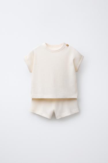 Zara Комплект из футболки и шортов-бермудов вафельной текстуры купить с доставкой.