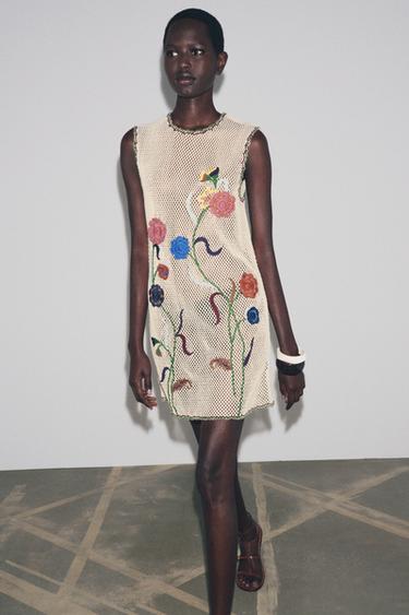 Zara Платье кроше с цветочной вышивкой — ZW COLLECTION купить с доставкой.