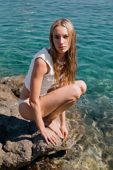 Zara Короткий топ со сборками купить с доставкой.