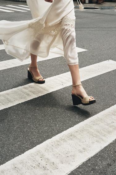 Zara Босоножки с заклепками из спилка купить с доставкой.