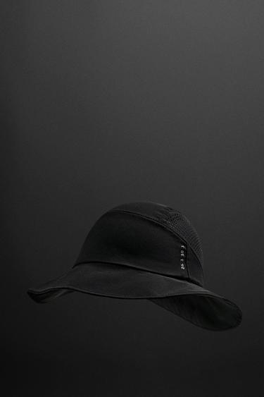 Zara Панама из высокотехнологичной ткани