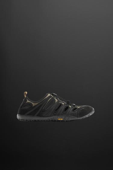 Zara Технологичные сандалии X VIBRAM® купить с доставкой.