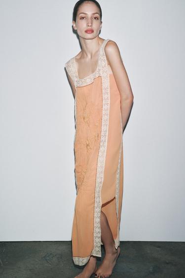 Zara Платье с узором, вышивкой и кружевом