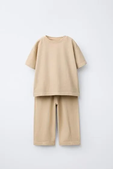 Комплект из однотонной футболки и брюк  WIDE LEG