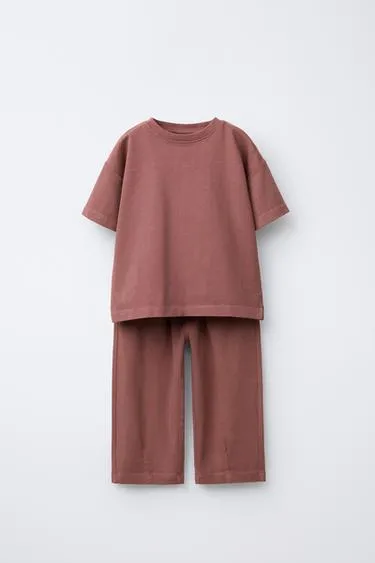 Комплект из однотонной футболки и брюк  WIDE LEG
