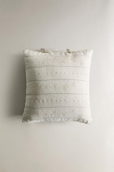 Zara Детская подушка с цветочной вышивкой купить с доставкой.