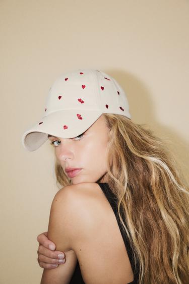 Zara Кепка из твила с вышивкой в виде сердец купить с доставкой.