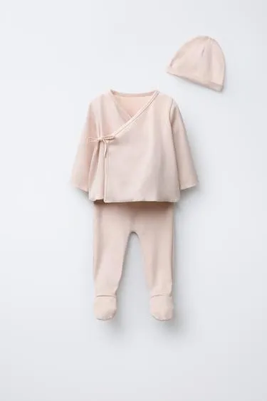 Набор одежды и сумочка FIRST OUTFIT SET AND POUCH