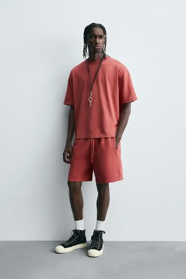 Футболка BOXY FIT с эффектом потертости из легкой ткани