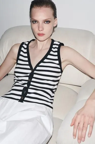 Жилет в полоску с пуговицами ZARA