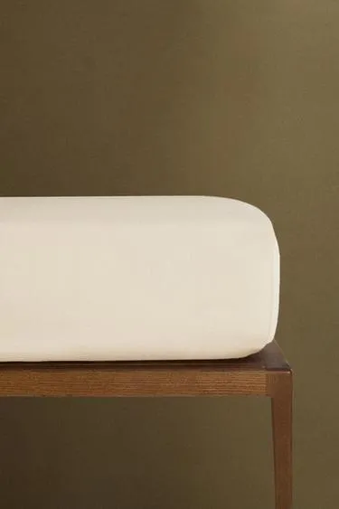 Сатиновый простынь с резинкой | 40 CM высокий (1000 нить плотности)